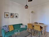 Sofa und Esstisch - 2 Zimmer Etagenwohnung zur Miete in Chemnitz