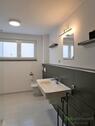 Waschtisch und WC - 
