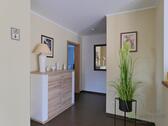 Blick zu Bad und Flur - 