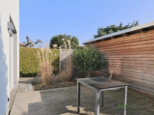 geschützte Terrasse im Februar - 