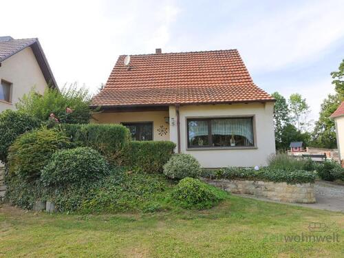 Außennsicht - (EF1310_M) Gotha: Sundhausen, möbliertes Wohnhaus mit 2 Bädern, Grundstück und Terrasse