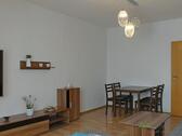 Esstisch im Wohnzimmer - 2 Zimmer Etagenwohnung in Ronneburg Thür