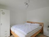 Blick ins Schlafzimmer - 