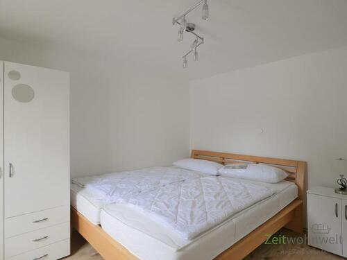 Blick ins Schlafzimmer - 