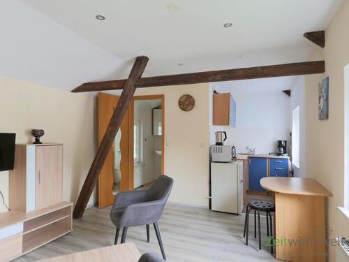 Blick zu Küche und Bad - 2 Zimmer Etagenwohnung in Gera