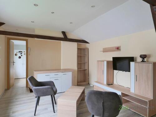 Blick in den Wohnraum - (EF1312_M) Gera: Ostviertel, kleine preiswerte möblierte Wohnung im ruhigen Hinterhaus