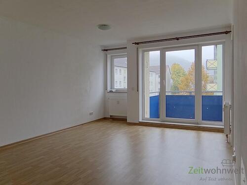helles Wohnzimmer mit Balkon - 2 Zimmer Etagenwohnung zur Miete in Meiningen
