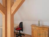 kleiner Schreibtisch im Wohnzimmer - 