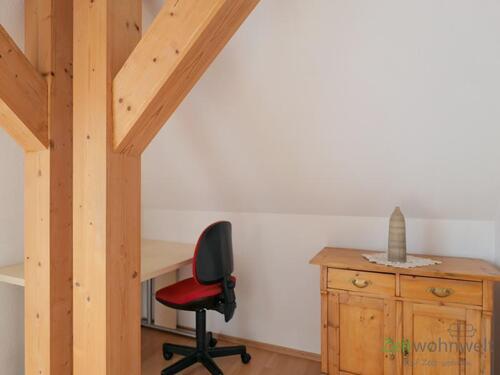 kleiner Schreibtisch im Wohnzimmer - 