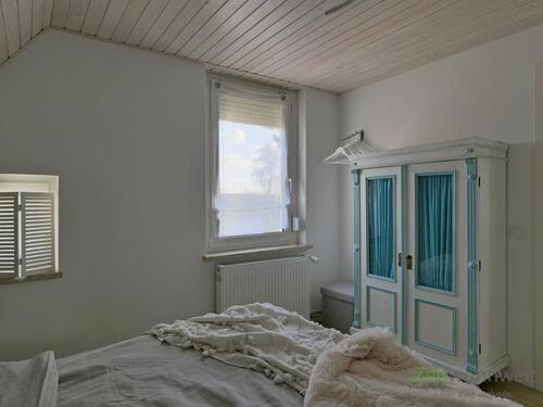 Kleiderschrank im Schlafzimmer - 