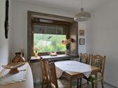 Esszimmer mit Blumenfenster - 