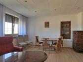 Esstisch im Wohnzimmer - 2 Zimmer Etagenwohnung in Chemnitz