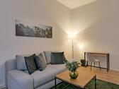 Sofa und kleiner Schreibtisch - Etagenwohnung mit 62,00 m² in Dresden zur Miete