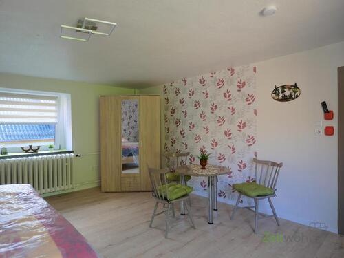 Kleiderschrank und Sitzecke - 