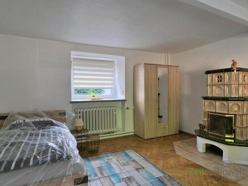 Kleiderschrank und Kamin, Zi 2 - 