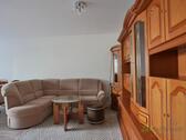 Ecksofa im Wohnzimmer - Etagenwohnung mit 55,97 m&sup2; in Meiningen zur Miete