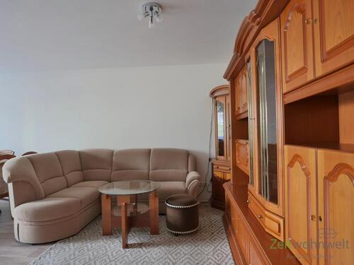 Ecksofa im Wohnzimmer - Etagenwohnung mit 55,97 m&sup2; in Meiningen zur Miete