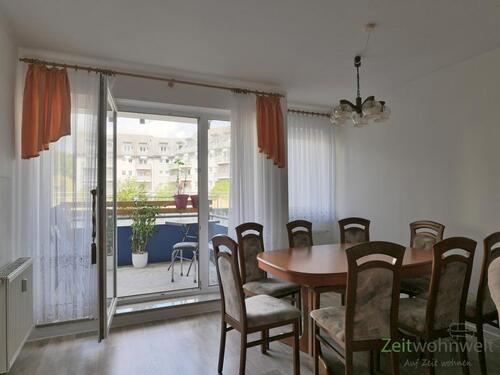 Esstisch vor dem Balkon - (12537_24) MGN: ruhige 2-Raum-Wohnung mit Aufzug und Balkon zum Innenhof, bodentiefe Dusche, EBK und Möbel mgl.