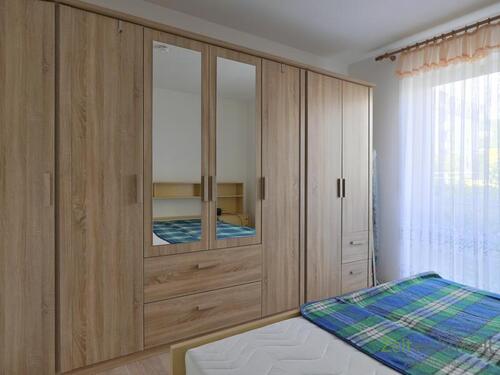 großer Kleiderschrank - 