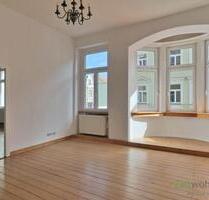 (12403_01) MGN: helle 2-Raum-Wohnung mit Parkett und Holzdielung, Stuckdecken, Balkon und EBK in der Innenstadt - Meiningen