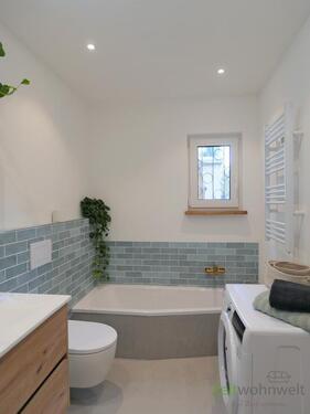 Wanne und Waschmaschine - 