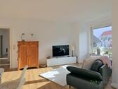Kommode und TV - 3 Zimmer Etagenwohnung in Kassel