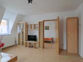 Schrankwand und TV - 2 Zimmer Etagenwohnung zur Miete in Zwickau