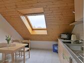 Blick in die kleine Küche - (EF1025_M) Dresden: Ockerwitz, preiswerte möblierte Dachwohnung mit Balkon und Grundreinigung, WLAN