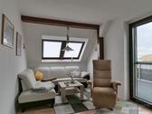 Sitzecke und TV-Sessel - 3 Zimmer Etagenwohnung in Halle (Saale)