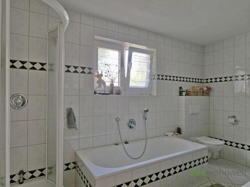 Dusche und Wanne - 