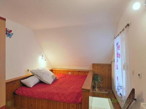 breites Bett - 1 Zimmer Etagenwohnung in Waltershausen