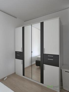 verspiegelter Kleiderschrank - 