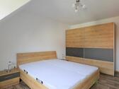 großer Kleiderschrank - 