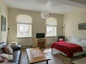 Blick in den Wohnraum - (EF1313_M) Weimar: Oßmannsstedt, großzügiges möbliertes Apartment mit Freisitz und PKW-Stellplatz