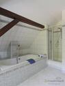 große Badewanne und Diusche - 