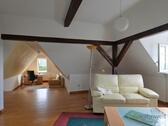 linker Wohnzimmerbereich mit Schreibtisch-Ecke - 