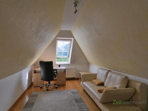 Schreibtisch und Sofa - 