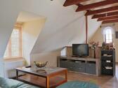 TV in der Sitzecke - 1 Zimmer Etagenwohnung zur Miete in Radebeul