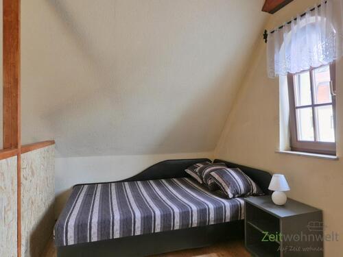 breites Bett - Etagenwohnung mit 48,00 m&sup2; in Radebeul zur Miete