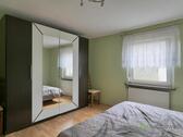 Blick ins Schlafzimmer - Etagenwohnung mit 50,00 m&sup2; in Oberlungwitz zur Miete