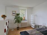 Schlafbereich - (EF1217_M) Kassel-Stadt: Kirchditmold, möbliertes Single-Apartment mit breitem, Bett, Waschmaschine und Balkon