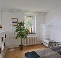 (EF1217_M) Kassel-Stadt: Kirchditmold, möbliertes Single-Apartment mit breitem, Bett, Waschmaschine und Balkon