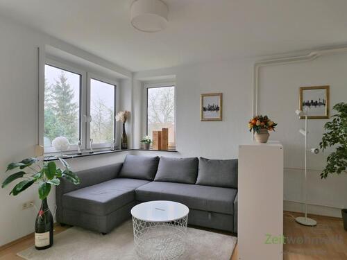 Sofa-Sitzecke am Fenster - 1 Zimmer Etagenwohnung in Kassel