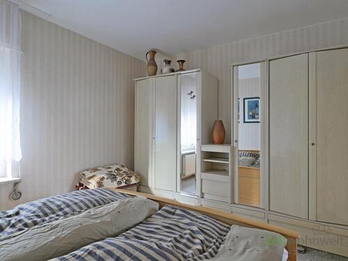 großer Schlafzimmerschrank - 