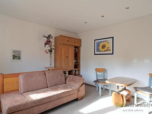 Sofa und Esstisch - Etagenwohnung mit 44,00 m&sup2; in Erfurt zur Miete