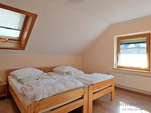 Blick ins Schlafzimmer - Etagenwohnung mit 50,00 m&sup2; in Dresden zur Miete