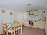 Blick in die Küche - 2 Zimmer Etagenwohnung zur Miete in Dresden