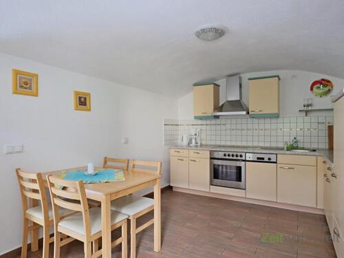 Blick in die Küche - 2 Zimmer Etagenwohnung zur Miete in Dresden