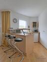 Küche mit Tresen - 2 Zimmer Etagenwohnung zur Miete in Dresden