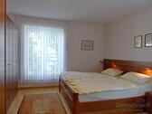 Schlafzimmer mit Doppelbett - 